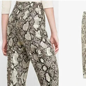 Express High Waisted Snakeskin Cargo Ankle Pant Size 0R/ small